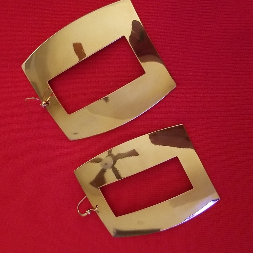 Goldtone Earrings - Picture 4 of 4